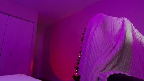 Olivia Owens online show from 12.03.24