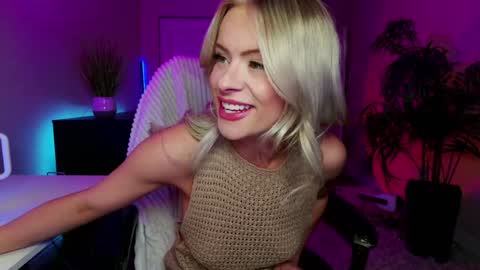 Olivia Owens online show from 01.15.25