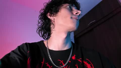 Snapshot of olliver___y chatting on 12.20.24 online show from 12.20.24
