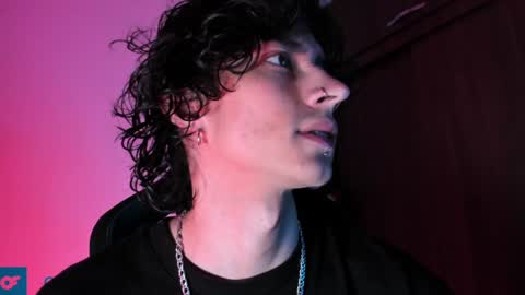 Snapshot of olliver___y chatting on 12.24.24 online show from 12.24.24