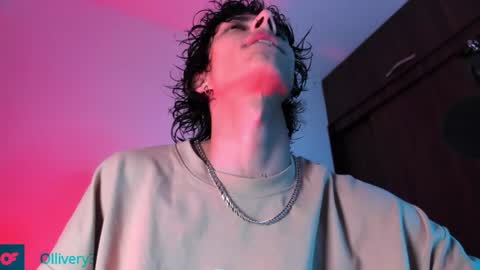 Snapshot of olliver___y chatting on 01.11.25 online show from 01.11.25