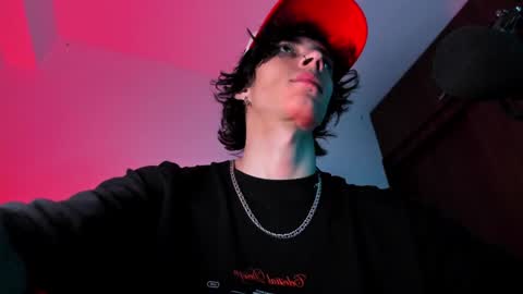 Snapshot of olliver___y chatting on 01.21.25 online show from 01.21.25