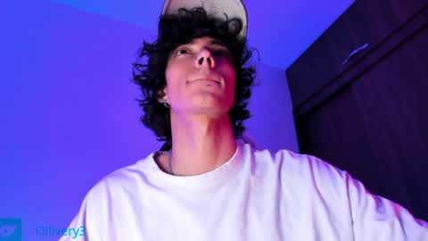 Snapshot of olliver___y chatting on 01.25.25 online show from 01.25.25