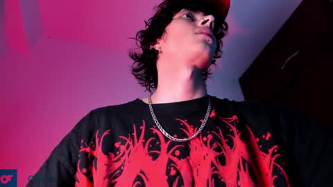 Snapshot of olliver___y chatting on 02.04.25 online show from 02.04.25