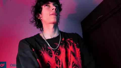 Snapshot of olliver___y chatting on 02.13.25 online show from 02.13.25