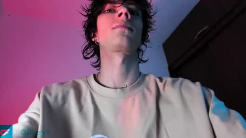Snapshot of olliver___y chatting on 02.25.25 online show from 02.25.25