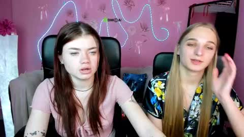 Snapshot of ollivia_dream chatting on 04.25.26 Ollivia online show from 04.25.26