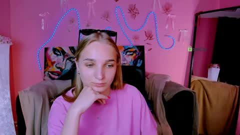 Snapshot of ollivia_dream chatting on 05.25.26 Ollivia online show from 05.25.26