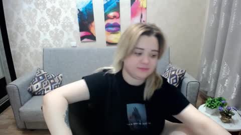 Snapshot of omg_itsperfect chatting on 09.10.25 Fina online show from 09.10.25