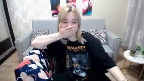 Snapshot of omg_itsperfect chatting on 10.06.25 Fina online show from 10.06.25