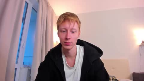 Snapshot of omg_pie chatting on 10.11.25 Mars online show from 10.11.25