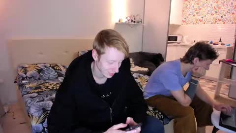 Snapshot of omg_pie chatting on 10.22.25 Mars online show from 10.22.25