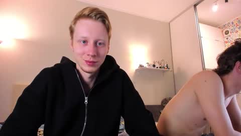 Snapshot of omg_pie chatting on 10.26.25 Mars online show from 10.26.25