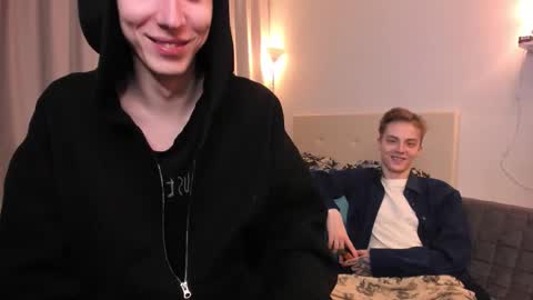 Snapshot of omg_pie chatting on 11.17.25 Mars online show from 11.17.25