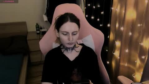 Snapshot of on_yxxx chatting on 10.21.25 on_yxxx online show from 10.21.25