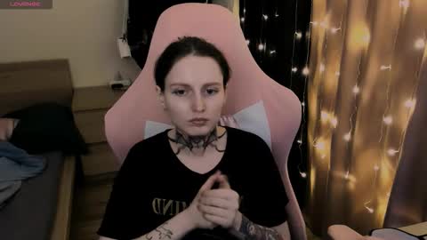 Snapshot of on_yxxx chatting on 10.28.25 on_yxxx online show from 10.28.25