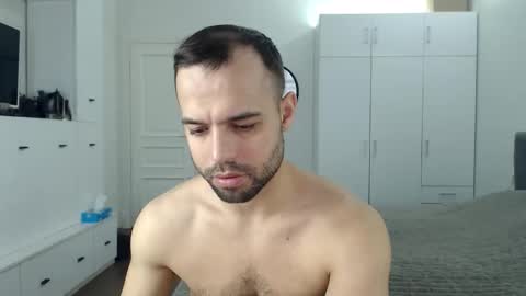 Snapshot of onebestlover chatting on 04.01.26 onebestlover online show from 04.01.26