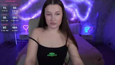 L A Y A online show from 03.08.25