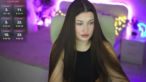 L A Y A online show from 09.15.25