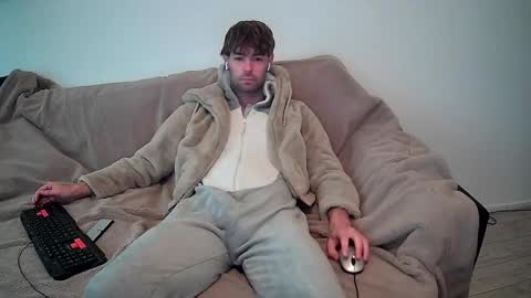 Snapshot of onesieboyx chatting on 11.25.25 onesieboyx online show from 11.25.25