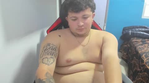 Snapshot of onewhiteboichub chatting on 02.12.25 Andres INDEPENDENT MODEL online show from 02.12.25