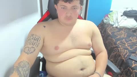 Snapshot of onewhiteboichub chatting on 02.17.25 Andres INDEPENDENT MODEL online show from 02.17.25