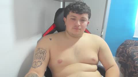 Snapshot of onewhiteboichub chatting on 02.20.25 Andres INDEPENDENT MODEL online show from 02.20.25