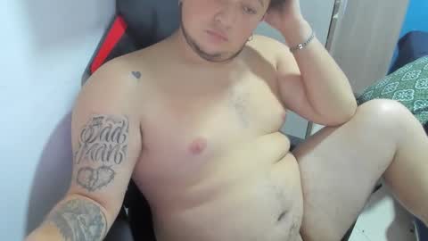 Snapshot of onewhiteboichub chatting on 11.01.25 Andres INDEPENDENT MODEL online show from 11.01.25