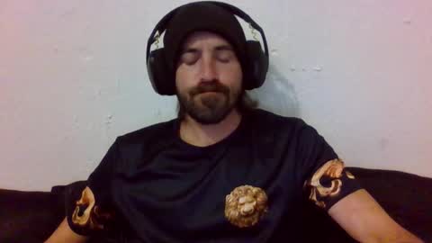 Snapshot of oniyoshiken chatting on 10.19.25 oniyoshiken online show from 10.19.25