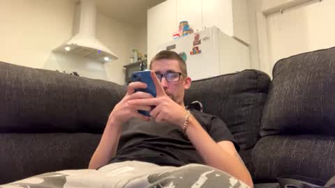 Snapshot of onthecumup69 chatting on 02.12.25 onthecumup69 online show from 02.12.25