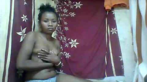 Snapshot of oooozafiette chatting on 05.24.26 oooozafiette online show from 05.24.26