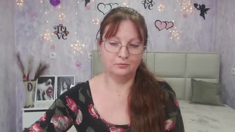 Snapshot of oovanessahotts chatting on 03.10.25 Vanessa online show from 03.10.25