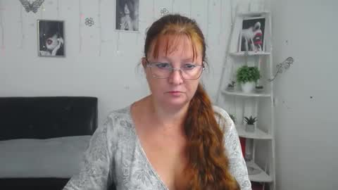 Snapshot of oovanessahotts chatting on 09.09.25 Vanessa online show from 09.09.25