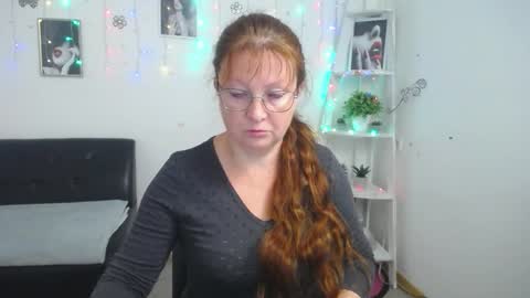 Snapshot of oovanessahotts chatting on 09.15.25 Vanessa online show from 09.15.25