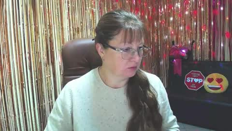 Snapshot of oovanessahotts chatting on 10.06.25 Vanessa online show from 10.06.25