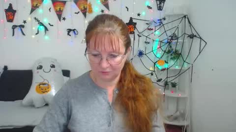 Snapshot of oovanessahotts chatting on 10.18.25 Vanessa online show from 10.18.25