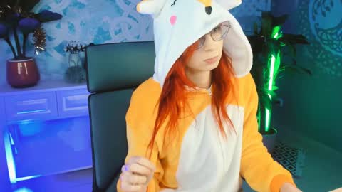 Snapshot of orianna_blade chatting on 01.11.25 Orianna -  Hi Im into geek culture cosplay crafting LARP games. Shall we play DnD online show from 01.11.25