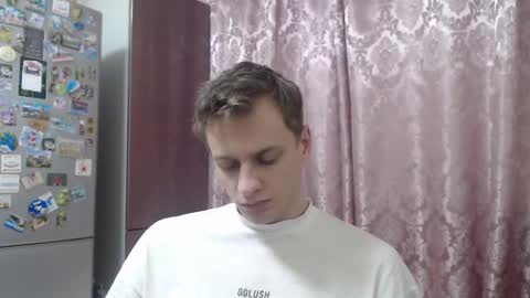 Snapshot of oscar_sssky chatting on 12.18.25 Oscar online show from 12.18.25