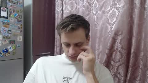 Snapshot of oscar_sssky chatting on 12.20.25 Oscar online show from 12.20.25