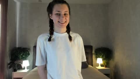 Snapshot of oscarheberle chatting on 05.15.26 Jess online show from 05.15.26
