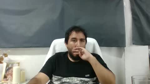 Snapshot of oscaryn_martell chatting on 12.15.25 oscaryn_martell online show from 12.15.25