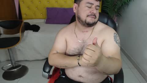 Snapshot of oso_gael chatting on 01.12.25 Bear Gael online show from 01.12.25