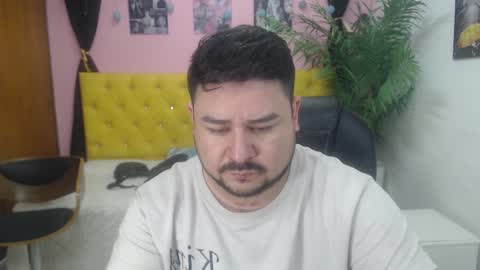 Snapshot of oso_gael chatting on 03.02.25 Bear Gael online show from 03.02.25