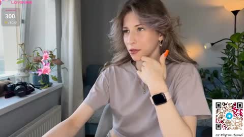 Snapshot of ottiliebolyard chatting on 07.18.26 Anne online show from 07.18.26