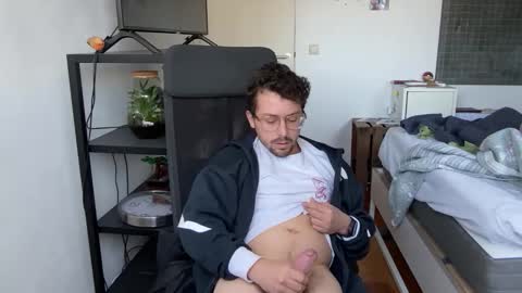 Snapshot of ovidius96 chatting on 12.04.25 ovidius96 online show from 12.04.25