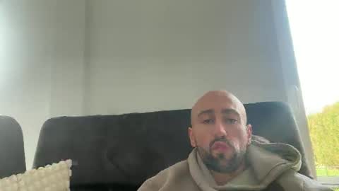 Snapshot of oxlade59 chatting on 02.12.26 oxlade59 online show from 02.12.26