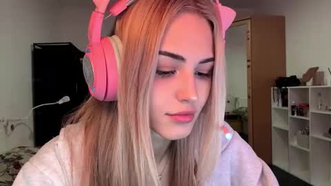 Snapshot of ozellagranville chatting on 02.13.26 Eva online show from 02.13.26