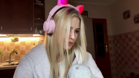 Snapshot of ozellagranville chatting on 02.22.26 Eva online show from 02.22.26