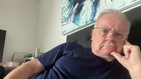 Snapshot of ozhairybearxxxx chatting on 05.18.26 ozhairybearxxxx online show from 05.18.26