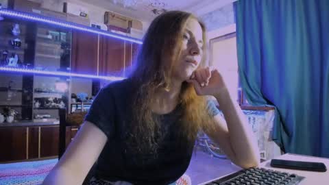 Ella online show from 06.04.26